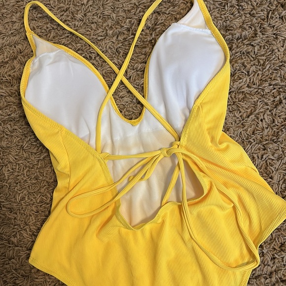 Women’s yellow one piece swimsuit size large - Picture 3 of 4